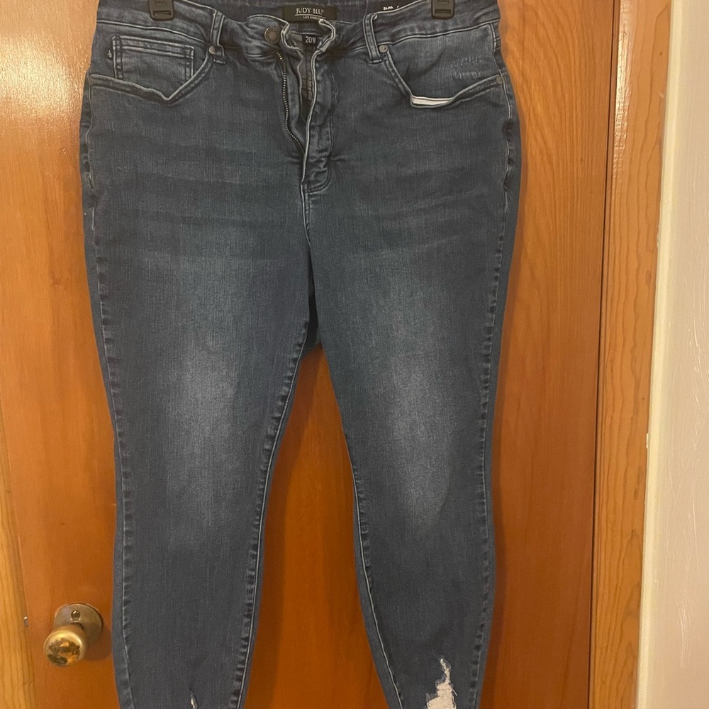 Judy Blue Medium Wash Distressed Skinny Jeans